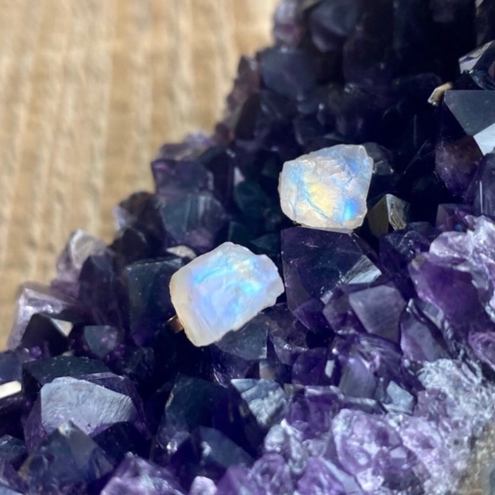 🆕 New Raw Rainbow Moonstone Crystal Stud Gemstone Earrings